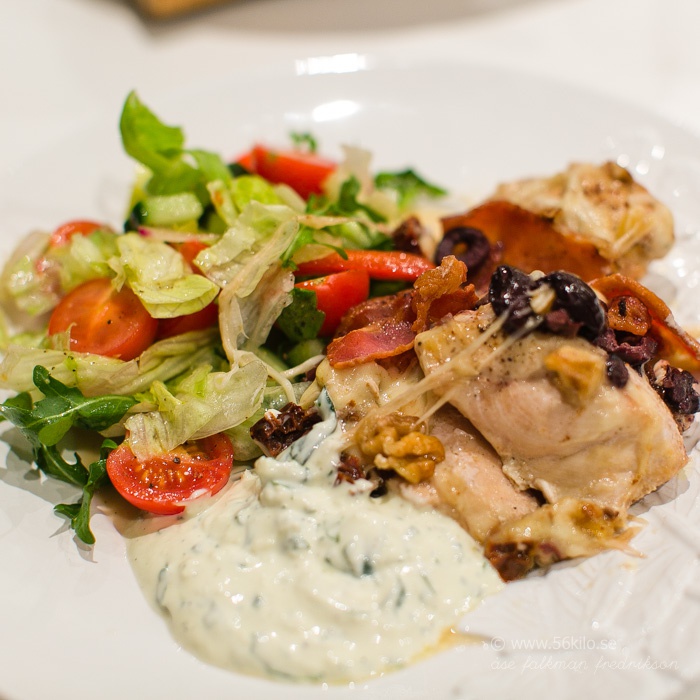 Kyckling med mozzarella, valnötter och basilikasås 56kilo.se Recept