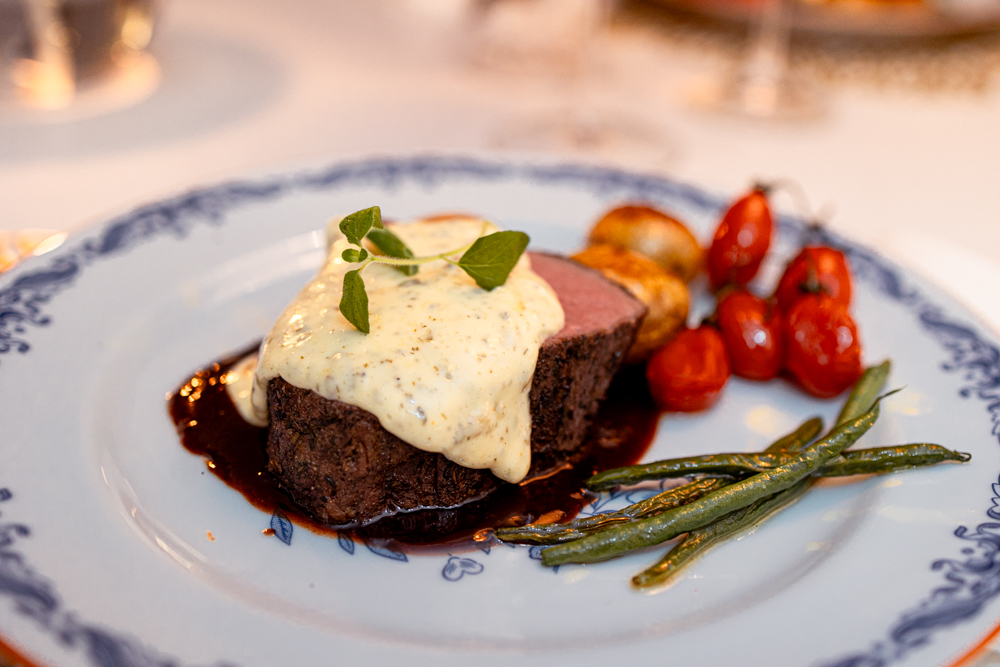 oxfilé med tryffelbearnaise och enkel rödvinsås