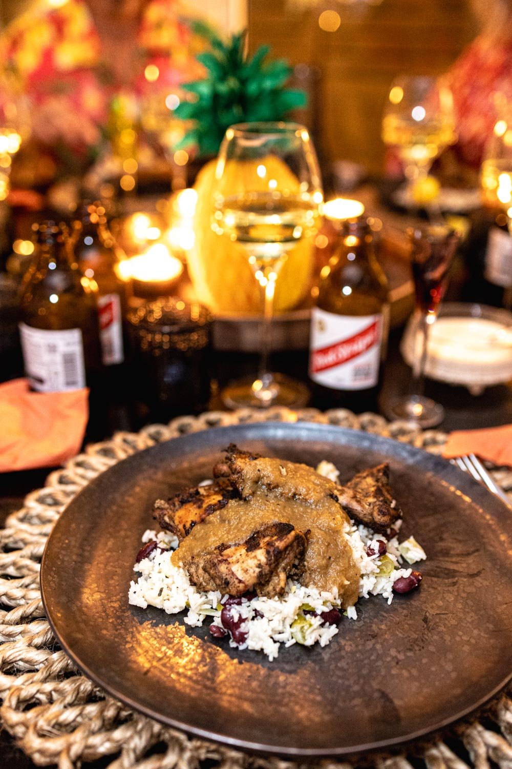 Serverad jerk chicken med coconut rice och ananassås – 56kilo.se
