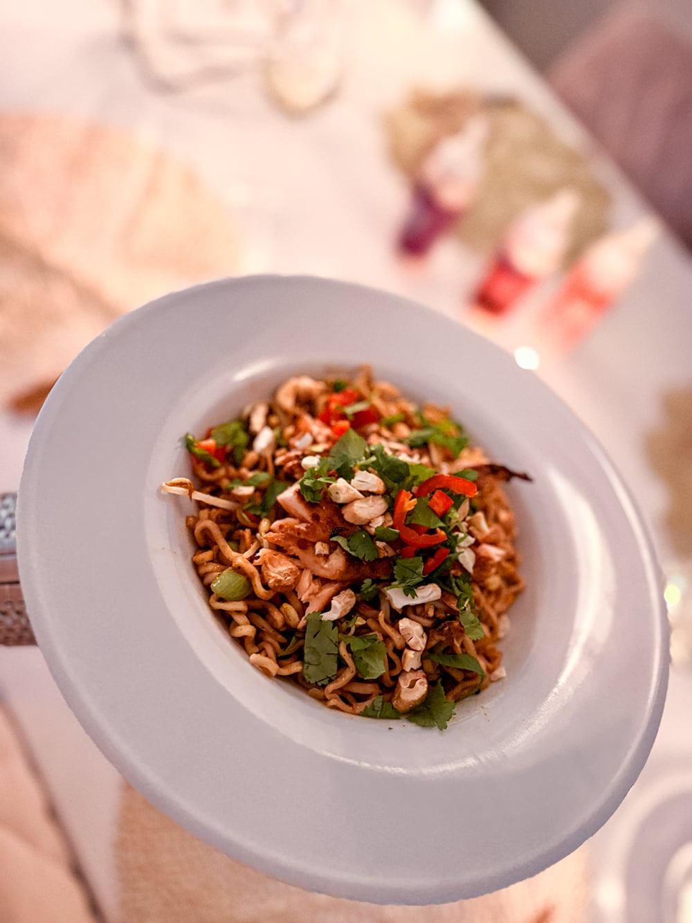 sesam- och limemarinerad lax med asiatisk nudelsallad