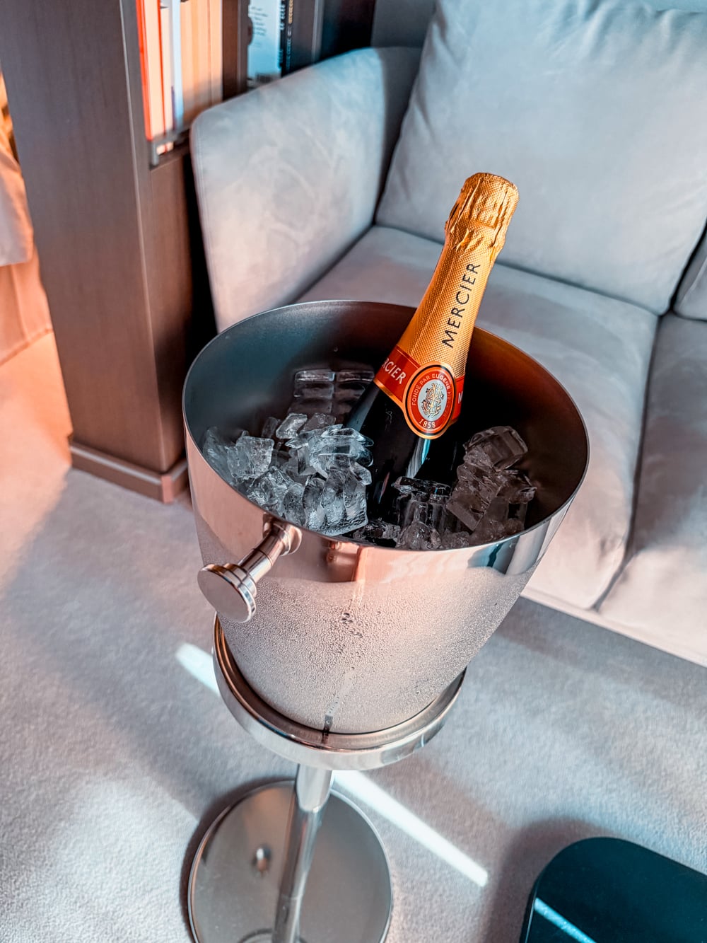 Elegant hytt ombord på Explora II