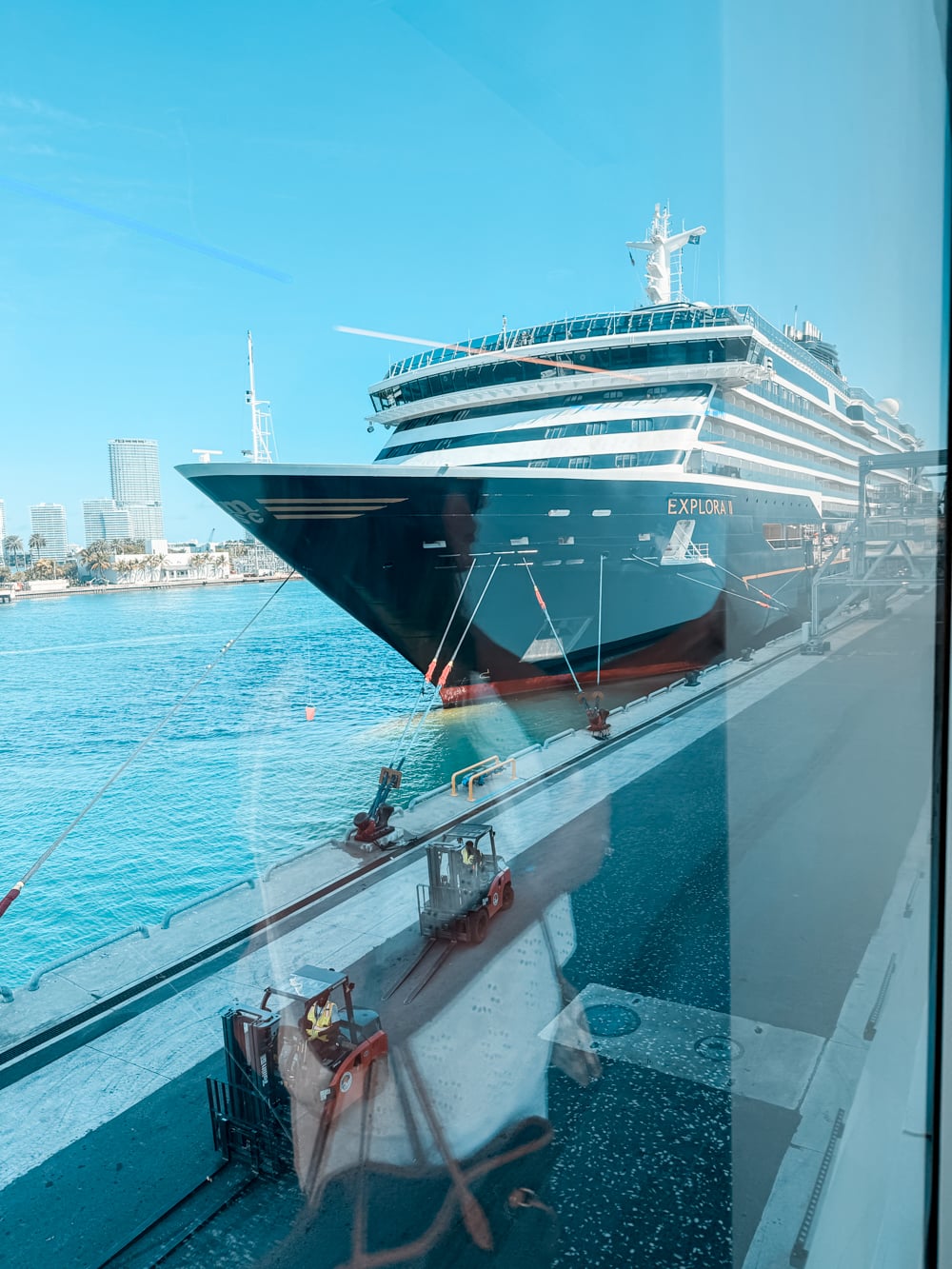 Explora II i hamnen i Miami