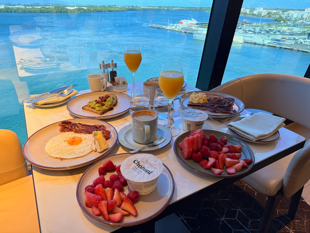 Middag på Explora II