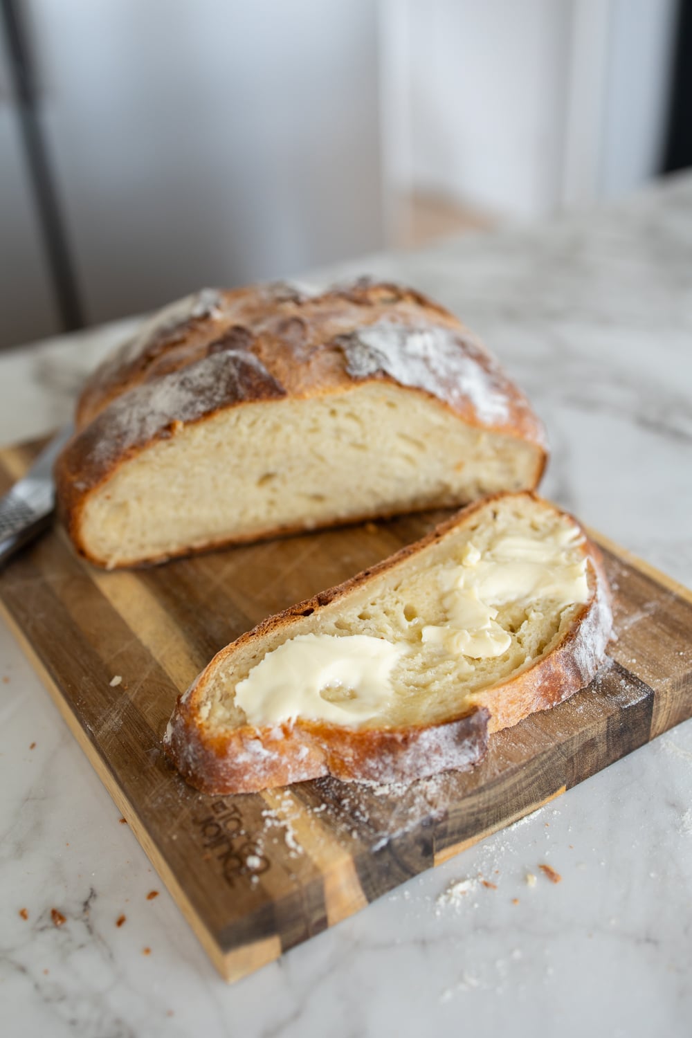 Rustikt yoghurtbröd med saftig smula