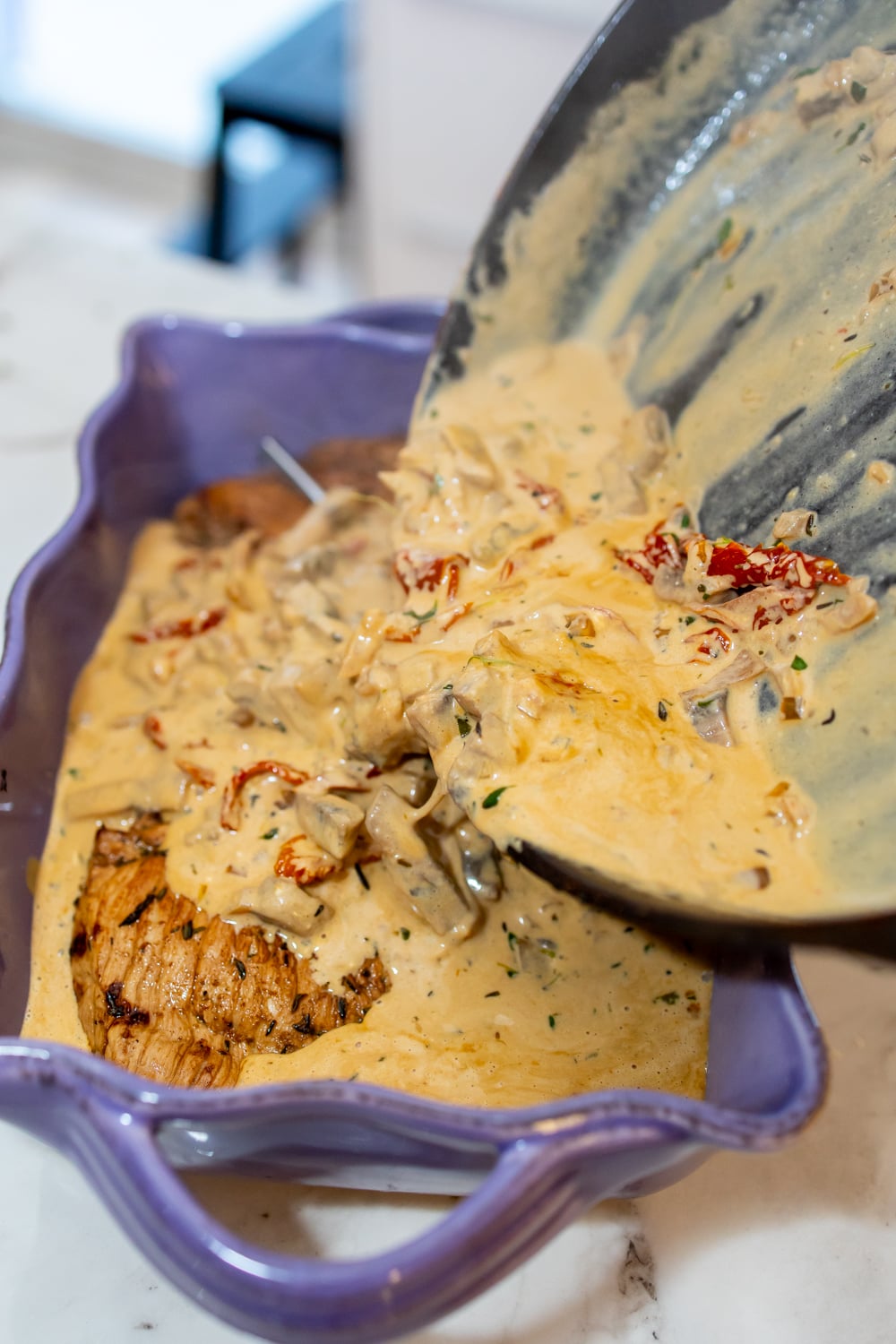 Krämig sås med citron, grädde och soltorkade tomater