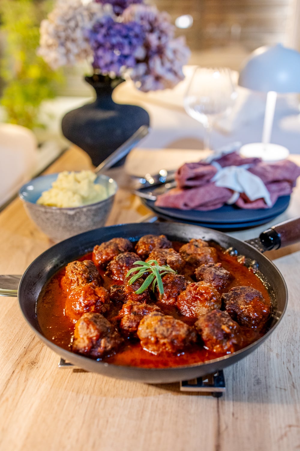 Franska köttbullar med tomat och rödvin